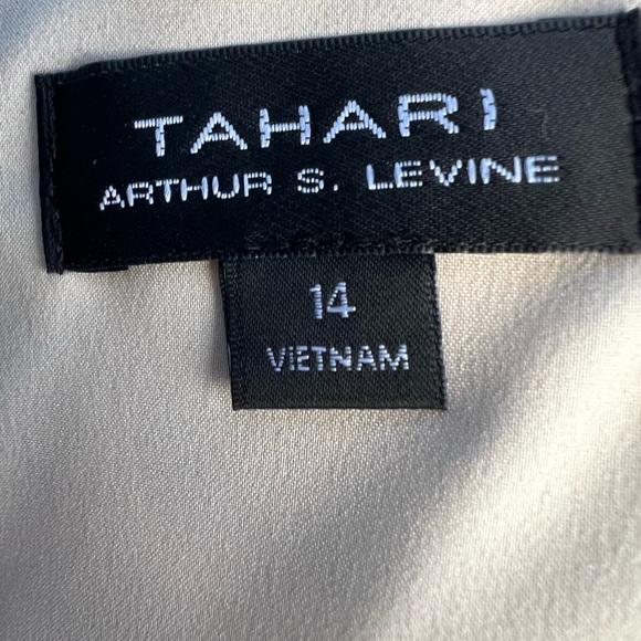 B15 TAHARI, ARTHUR S. LEVINE DRESS SIZE 14.  BUST:22”, Waist:17.5” Length:50”. - Picture 7 of 14